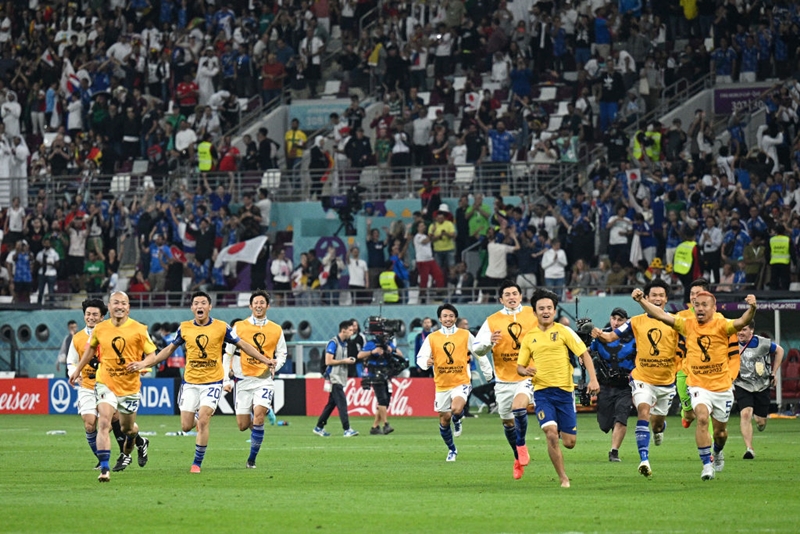 W杯での奮闘は、日本代表の「人気復活」につながるのか。カギを握るのは三笘？本田？それともJリーグ？｜写真3