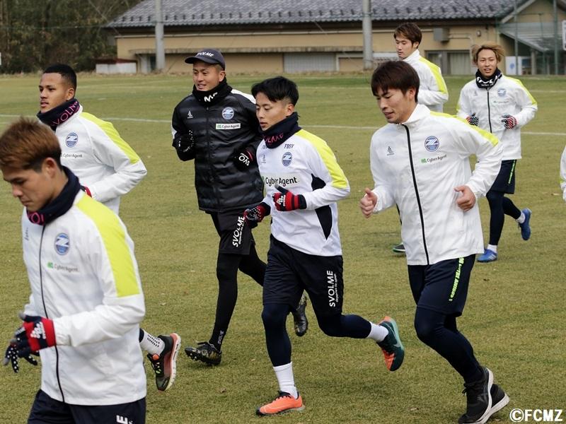 Jクラブ始動！FC町田ゼルビアの「トレーニングウェア」がかっこいい｜写真5