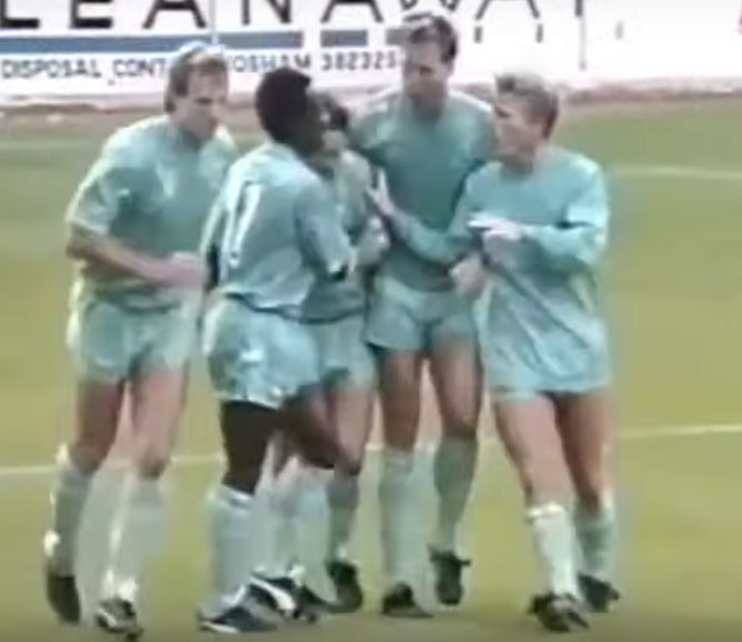 チェルシー、今季サードユニフォームは「原点のヒスイ色」に！80年代“自社ブランド”に触発のデザイン｜写真5