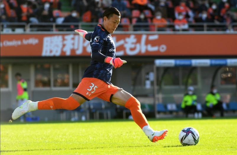 「54歳カズと最も多く闘ってきた9人の現役選手」｜写真4