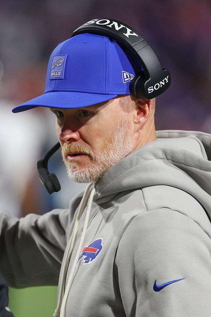 サッカー日本代表が遠征中のアメリカでNFL開幕！日本の『SONY製』ヘッドセットが目立ちまくる｜写真1
