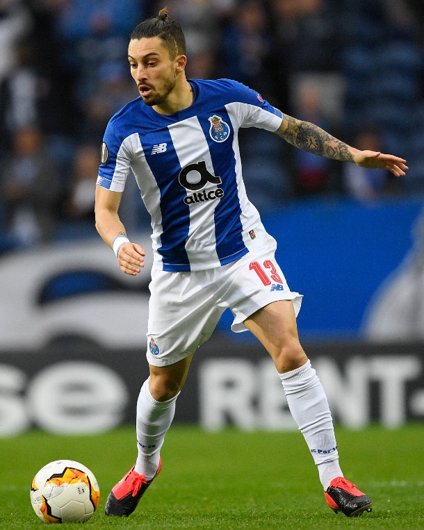 「背番号13」なのに攻撃力が鬼だった4人のサイドバック｜写真3