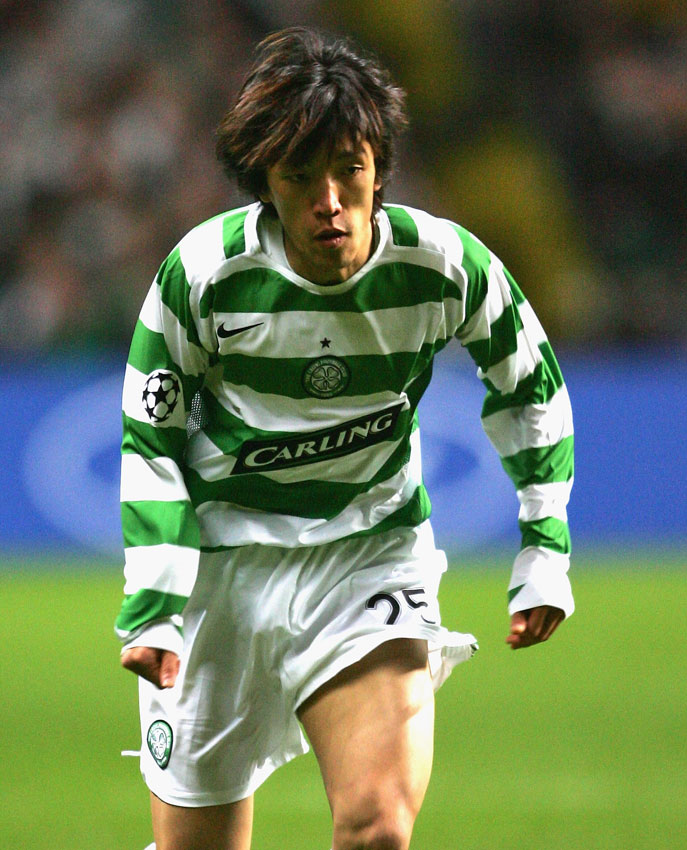 中村俊輔、神となったセルティック時代「伝説のユニフォーム」を見る｜写真4