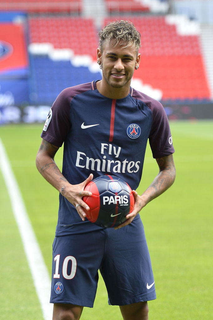 サッカーの歴史上「給料総額が最も高い契約」の選手、TOP7｜写真5