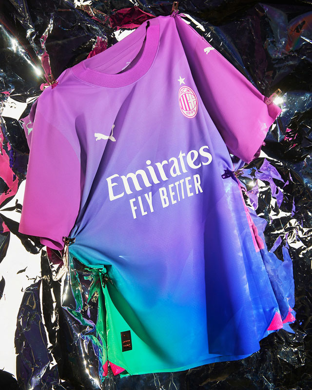 ミランが鮮烈な新サードユニを発表！デザインは伊サッカー界が抱える問題への「メッセージ」か｜写真7