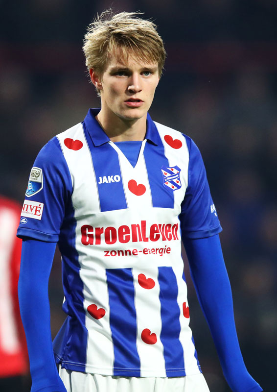 Jリーグにもあるぞ！「ハートマークが可愛いユニフォーム」6選｜写真5