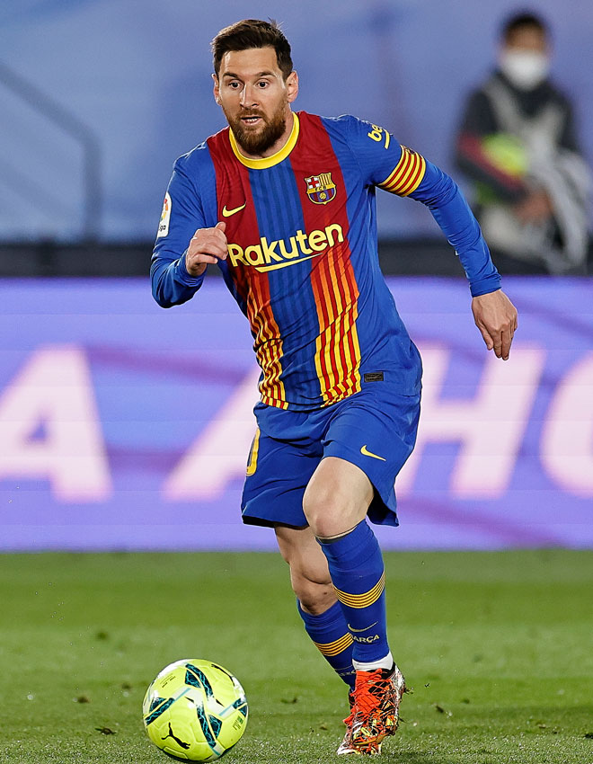 バルセロナの「クラシコ限定ユニフォーム」、ついにデビュー！メッシのユニ姿も見る｜写真4