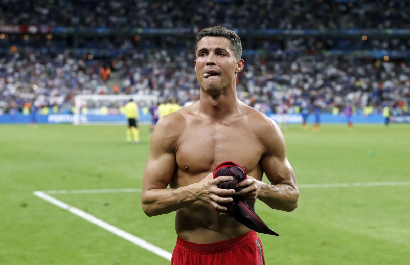 筋肉王！クリスティアーノ・ロナウド、EURO5大会の歴代筋肉まとめ｜写真16