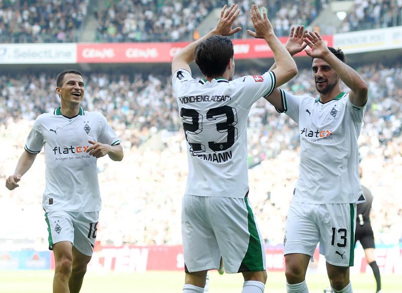 主役は板倉！ボルシアMGが23-24新ユニを発表 「黄金期」を落とし込む傑作デザイン現る｜写真5