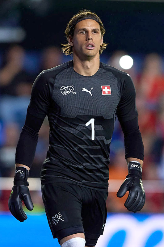 スイス代表、“国旗の赤”が際立つロシアW杯アウェイユニフォーム｜写真7