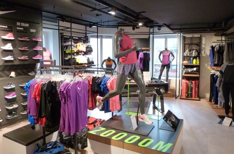 オシャレなパリのスポーツショップは女性専用フロアがある｜写真12