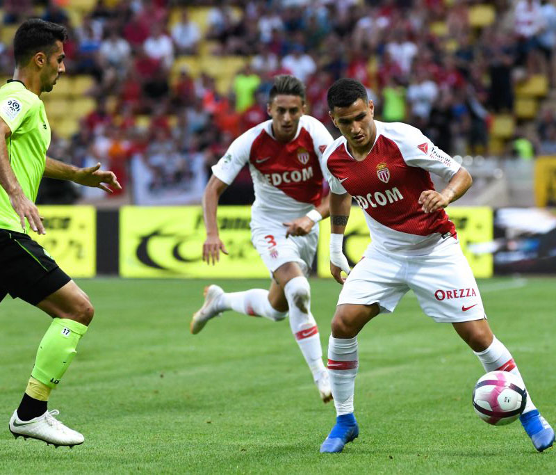 モナコ、2018-19新ユニフォームが登場！公妃デザインの「斜め2分割」を継承｜写真9