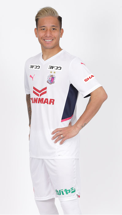 セレッソ大阪、2022新ユニフォーム発表！意外「斜めストライプ」を走らせる｜写真5