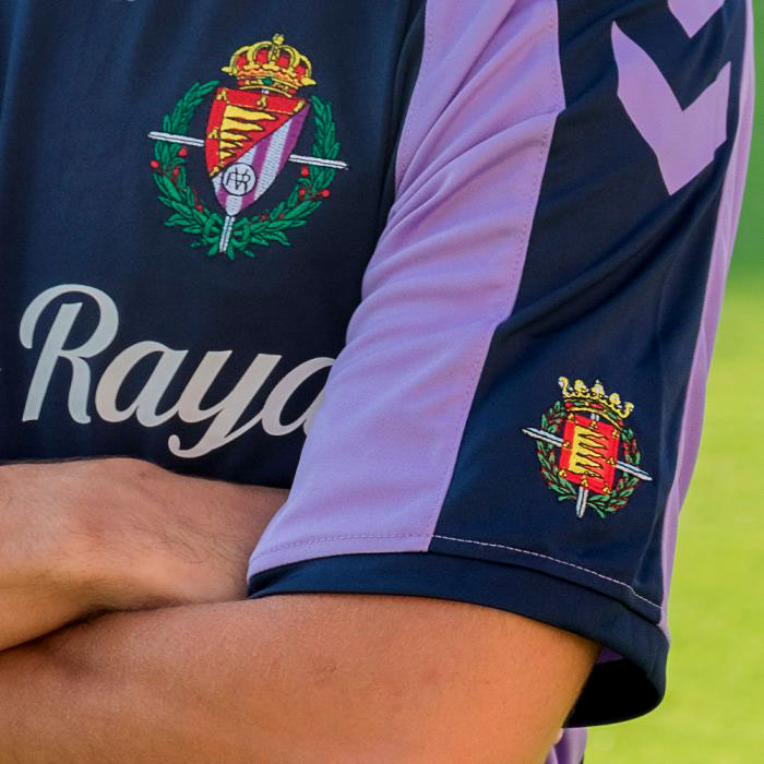 ロナウド新会長のバジャドリー、伝統の紫で彩る2018-19新ユニフォーム｜写真5