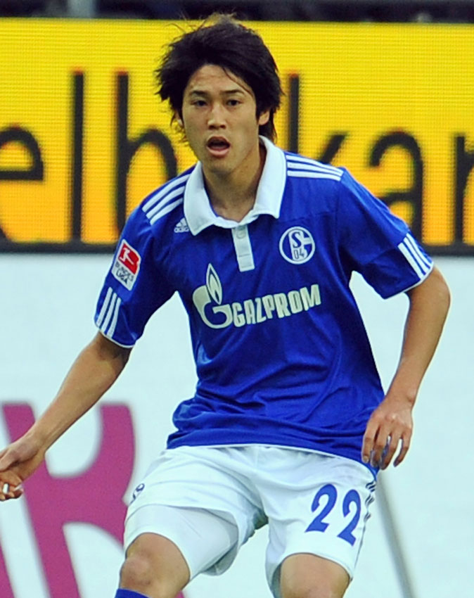 内田篤人、バチバチ戦った「ルールダービーでのユニフォーム姿」まとめ｜写真3