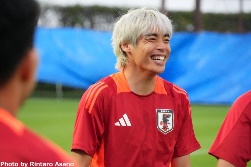 日本代表復帰のFW伊東純也が満面の笑み、代表練習取材でQoly編集部が撮影したイナズマ純也の写真を余すことなく公開｜写真8