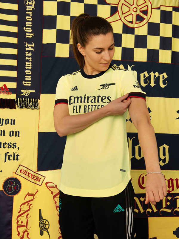 大砲ロゴ復活！アーセナル、2021-22新アウェイユニフォームを発表｜写真6