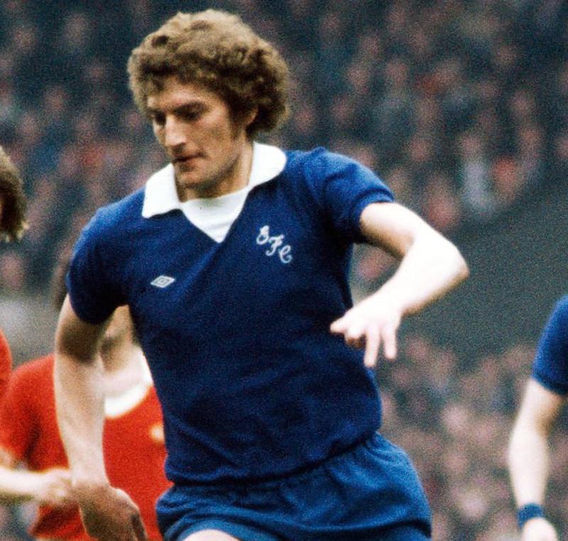 エンブレムが消失？！エヴァートン、胸に「アイコン」の新サードユニを発表　背面に“懐かしロゴ”復活｜写真5