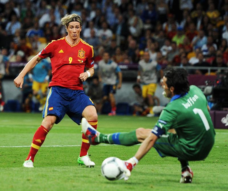 EUROのユニを振り返る！「2012年スペイン代表」連覇達成のユニフォーム｜写真6