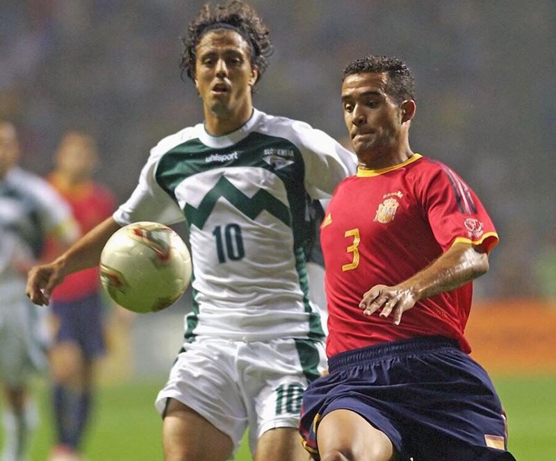 日韓W杯から20周年！スロベニア代表、「初のギザギザ」ユニフォーム｜写真3