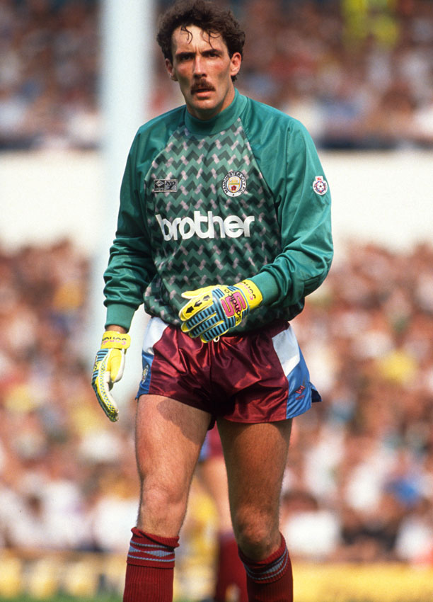 90年代イングランドサッカー、「色やデザインが酷かったGKユニフォーム」5着｜写真4