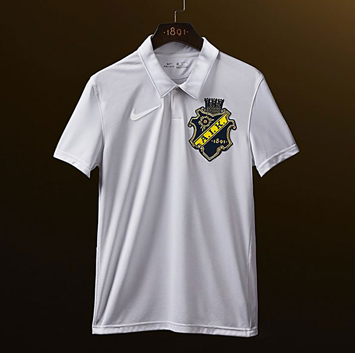 名門クラブAIK、「でかエンブレム」のユニフォームを発表！でも即完売に｜写真1