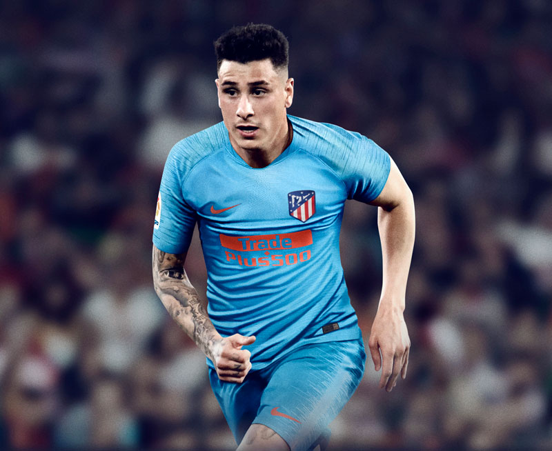 アトレティコ・マドリー、全身ブルーの2018-19アウェイキットを発表！背番号も掲載｜写真6