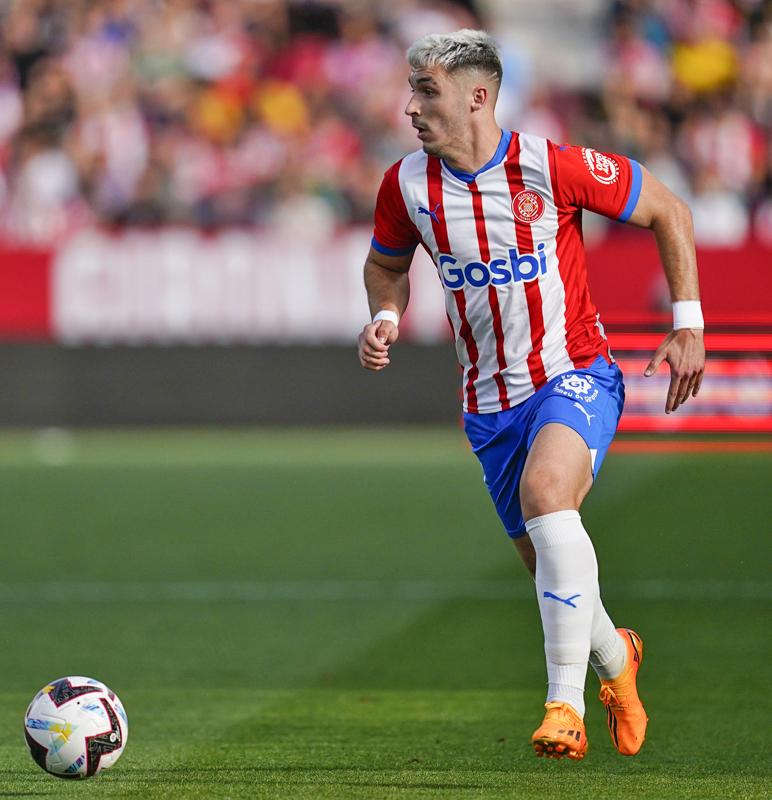 ジローナが23-24新ユニフォーム発表！“原点回帰”でクラブ史上4季目のラ・リーガ1部へ｜写真3