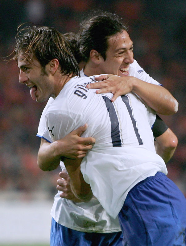 有名デザイナーとのコラボ実現！イタリア代表、「2006アウェイ」ユニフォーム｜写真4