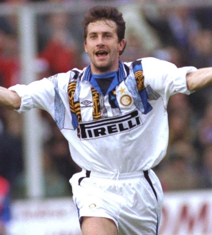 ミランvsインテル！“最先端”ミラノの両雄「最高のおしゃれユニフォーム」6着はこれ｜写真6