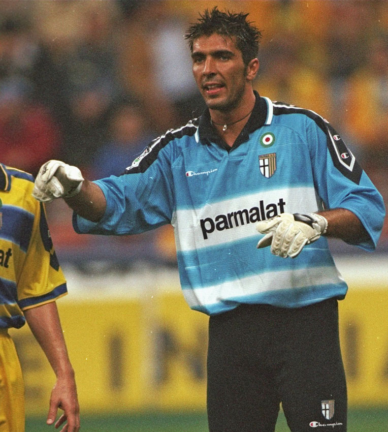 “裏切り者”ブッフォン、パルマ英雄時代の「イケてるユニ姿」7選｜写真3