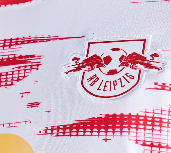ライプツィヒ、2021-22新ユニフォームを発表！斬新な「かすれ模様」｜写真4
