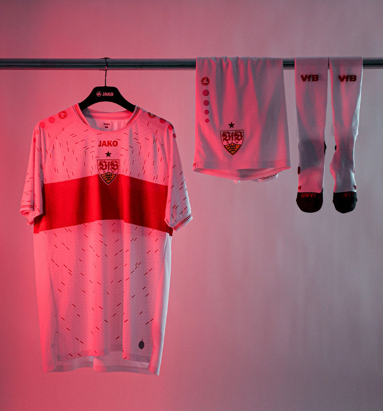 “130周年”シュトゥットガルト、23-24新ユニを発表！初回限定で「胸ロゴなし」を販売｜写真5