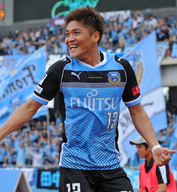 川崎フロンターレの「歴代最高ユニフォーム」8着！リーグを席巻する“青と黒の魔力”｜写真6