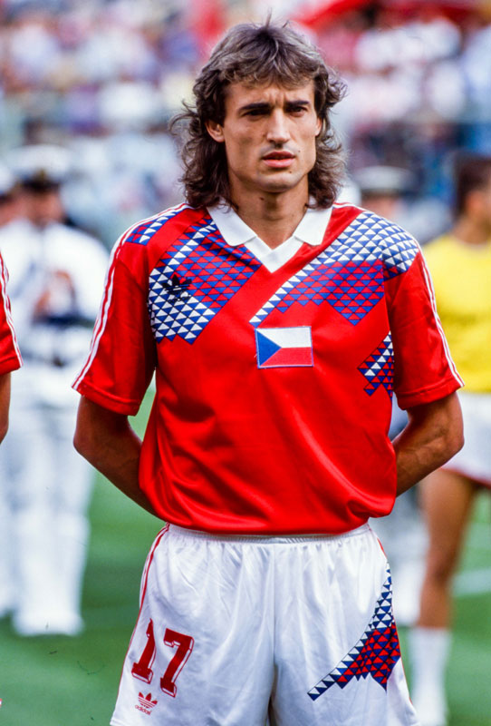 カタールW杯を前に見る、1990年イタリア大会「最高にかっこいいユニフォーム」10選｜写真3