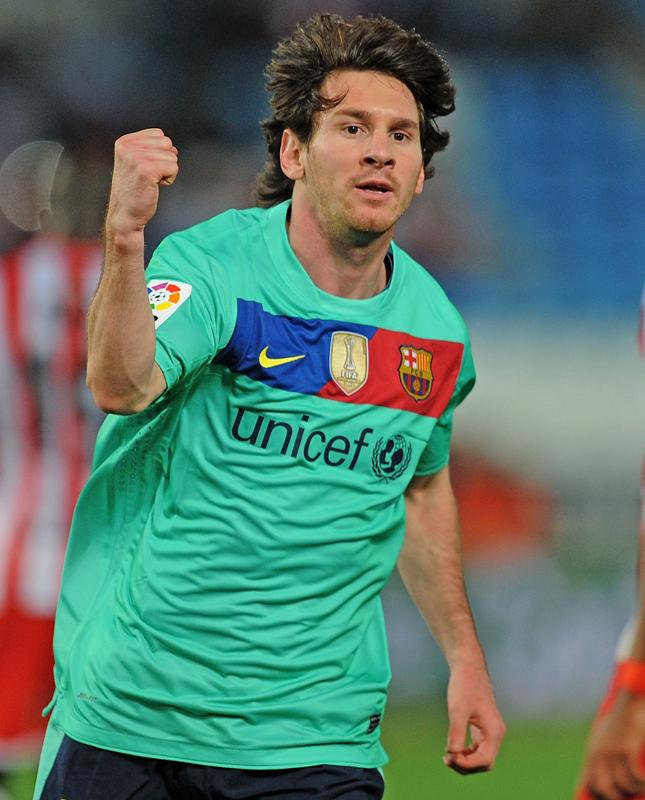 バルセロナが“DNA”を受け継ぐ新サードユニを発表！メッシ、グアルディオラも着たカラーが復活｜写真5