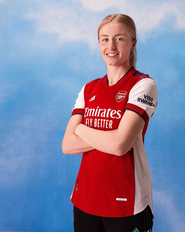 アーセナル、21-22新ユニフォームを発表！シンプルな「伝統デザイン」｜写真5