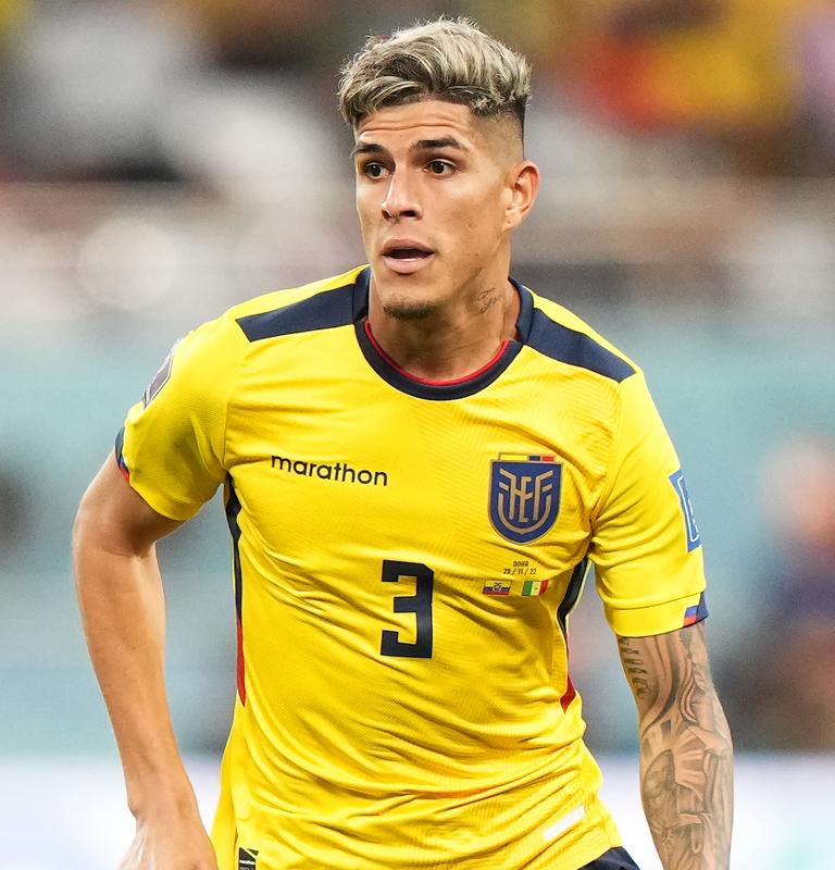 最近エンブレムを「完全に作り変えた」9つの代表チーム｜写真8