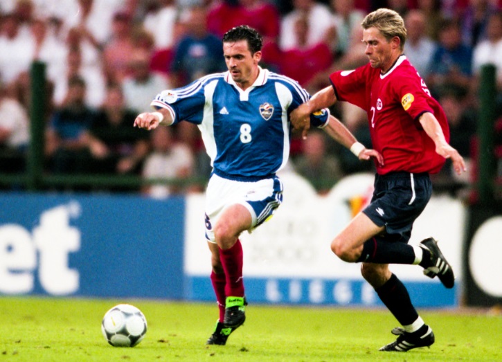 「背番号8」なのにゴリゴリのストライカーだった8人｜写真15