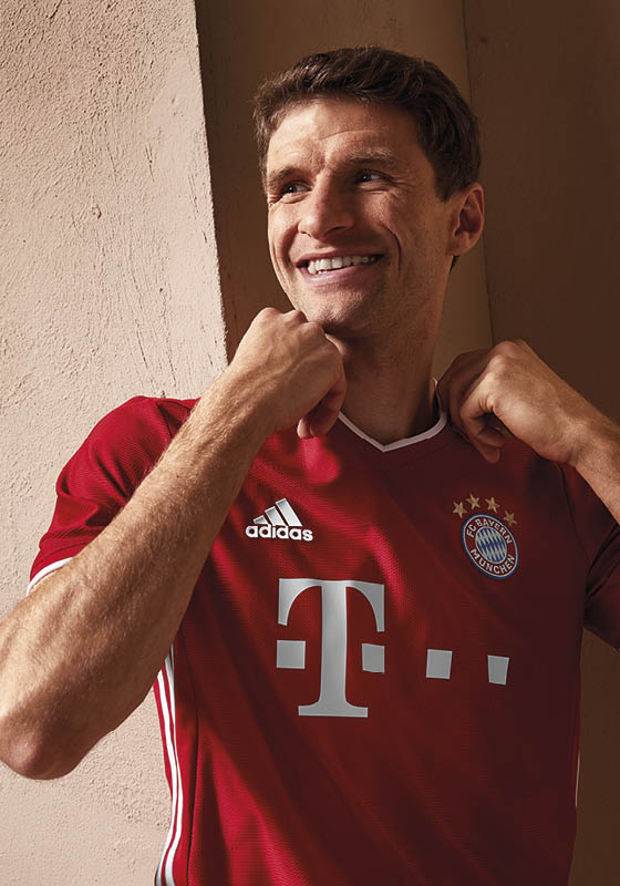 バイエルン、2020-21新ユニフォームを発表！チームウェアも掲載｜写真6