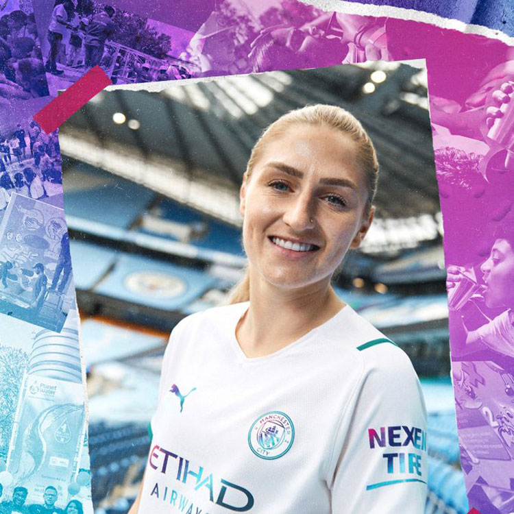 マンチェスター・シティ、21-22新アウェイユニフォーム発表！「水と虹色」をデザイン｜写真5