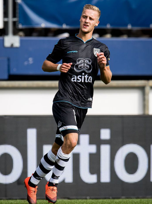 好調ヘラクレスの2018-19ユニフォーム、バイクで有名な「アチェルビス」製だ｜写真12