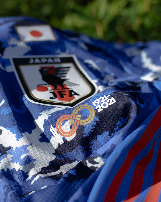 日本代表、「JFA100周年記念」ユニフォームを発表！日韓戦で“デビュー”｜写真3
