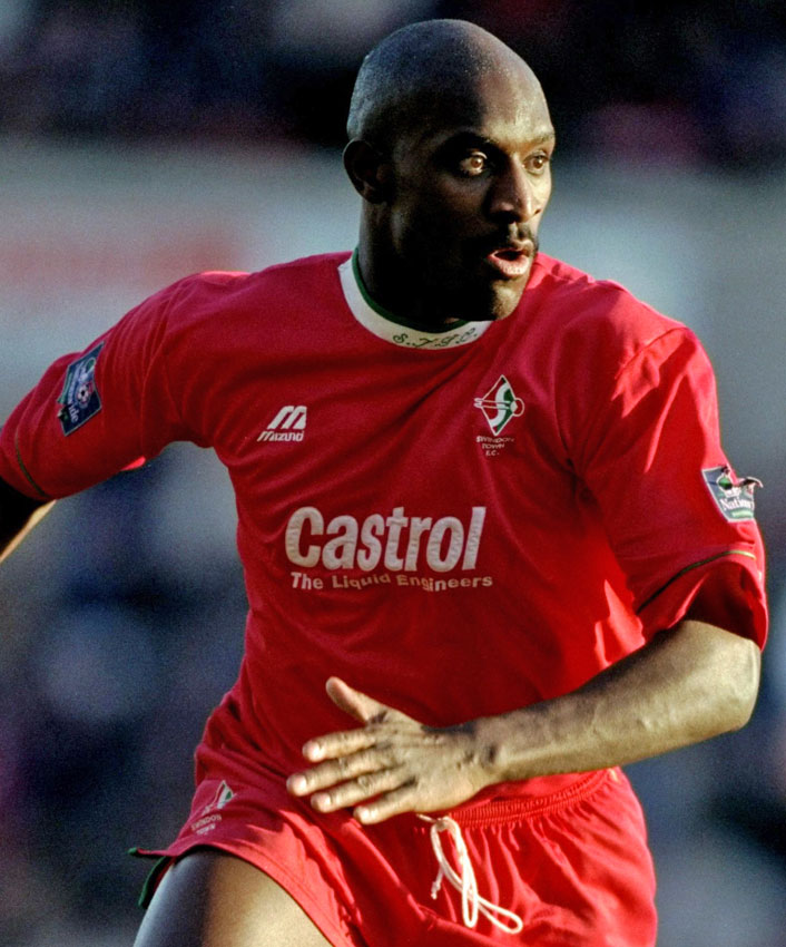 日本人も着た！ミズノがサプライヤー「欧州チームのユニフォーム」7選｜写真2