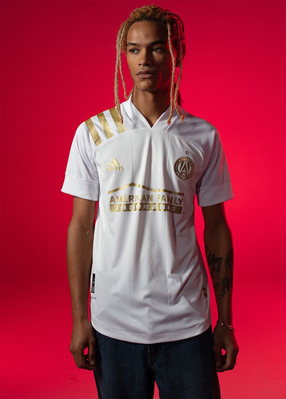 アトランタが2020新ユニフォーム発表！モデルは「有名金ぴかラッパー」｜写真5