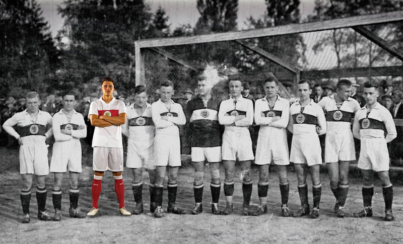 シュトゥットガルトが125周年記念ユニフォームを発表！胸元の編上げが超レトロ｜写真7