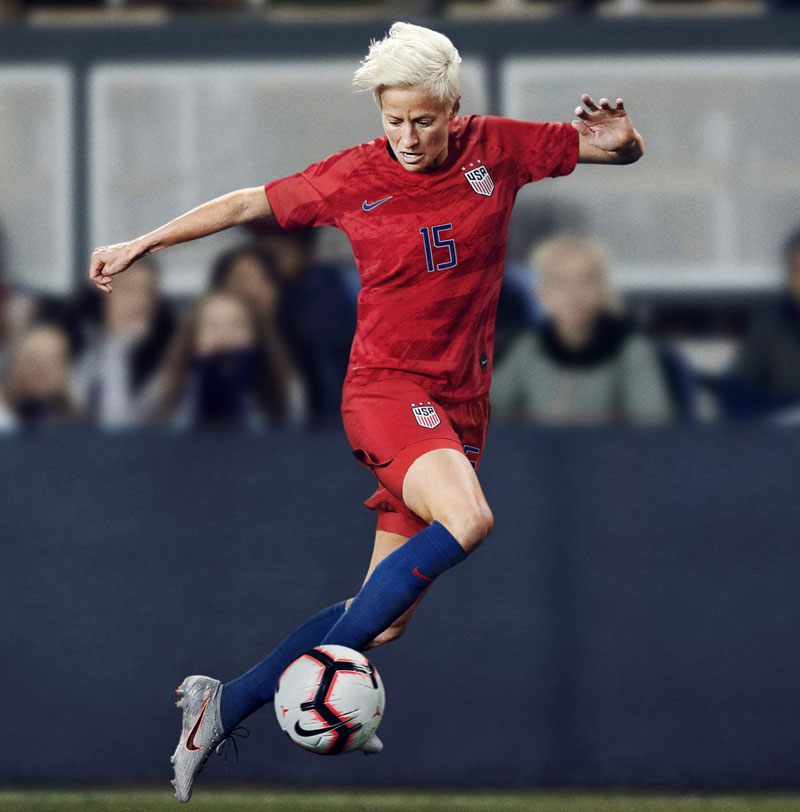 アメリカ女子代表、W杯に向けた「99ersを讃える」新ユニフォーム登場！｜写真6