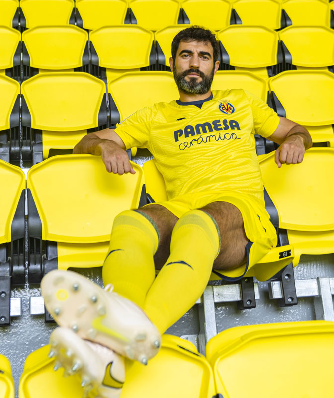 ビジャレアル、ホームからサードまで23-24新ユニを発表！“青多め”に懐かしさ漂う｜写真5