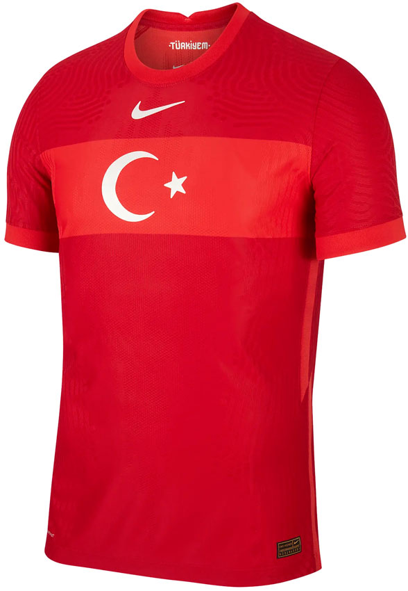 トルコ代表、EURO2020ユニフォーム登場！「月と星」が中央に復活｜写真4