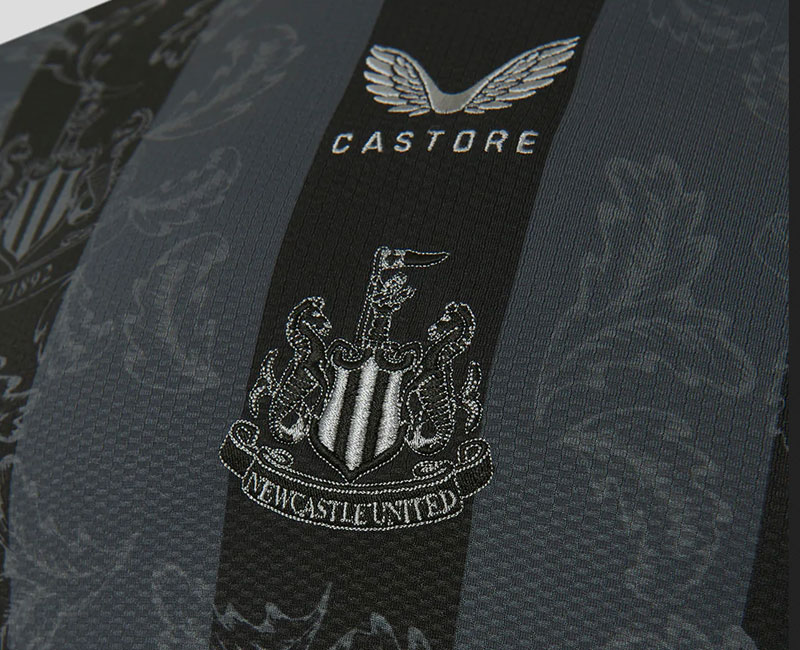 ニューカッスル、優雅なデザインの「130周年記念」限定ユニフォームを発表！｜写真3